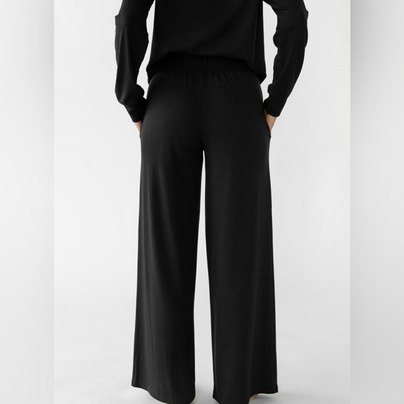 Cozy Earth Brushed Bamboo Wide Leg Pull-On Pant black
Size S - Picture 3 of 10